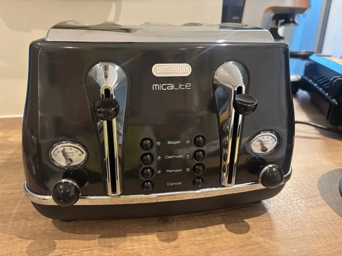 kettle and toaster - Image 1