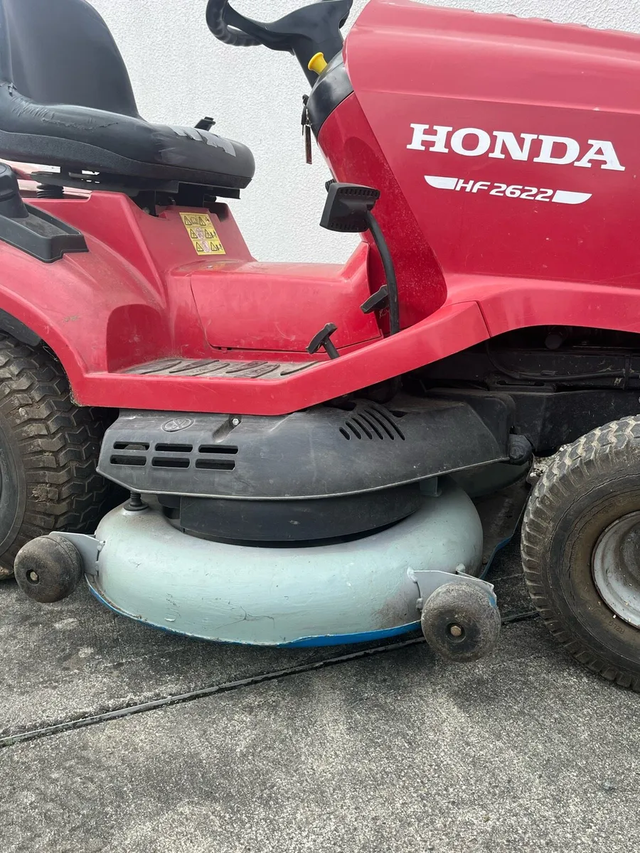 Ride-on Honda lawnmower - Image 2