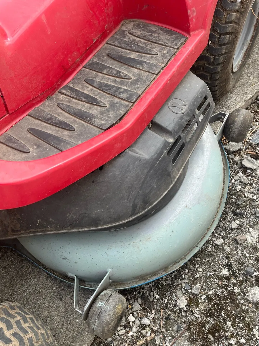 Ride-on Honda lawnmower - Image 3