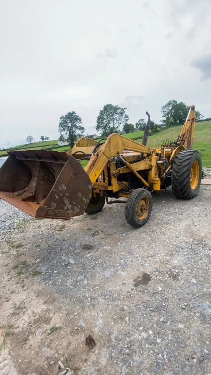 Massey ferguson 65 digger - Image 1