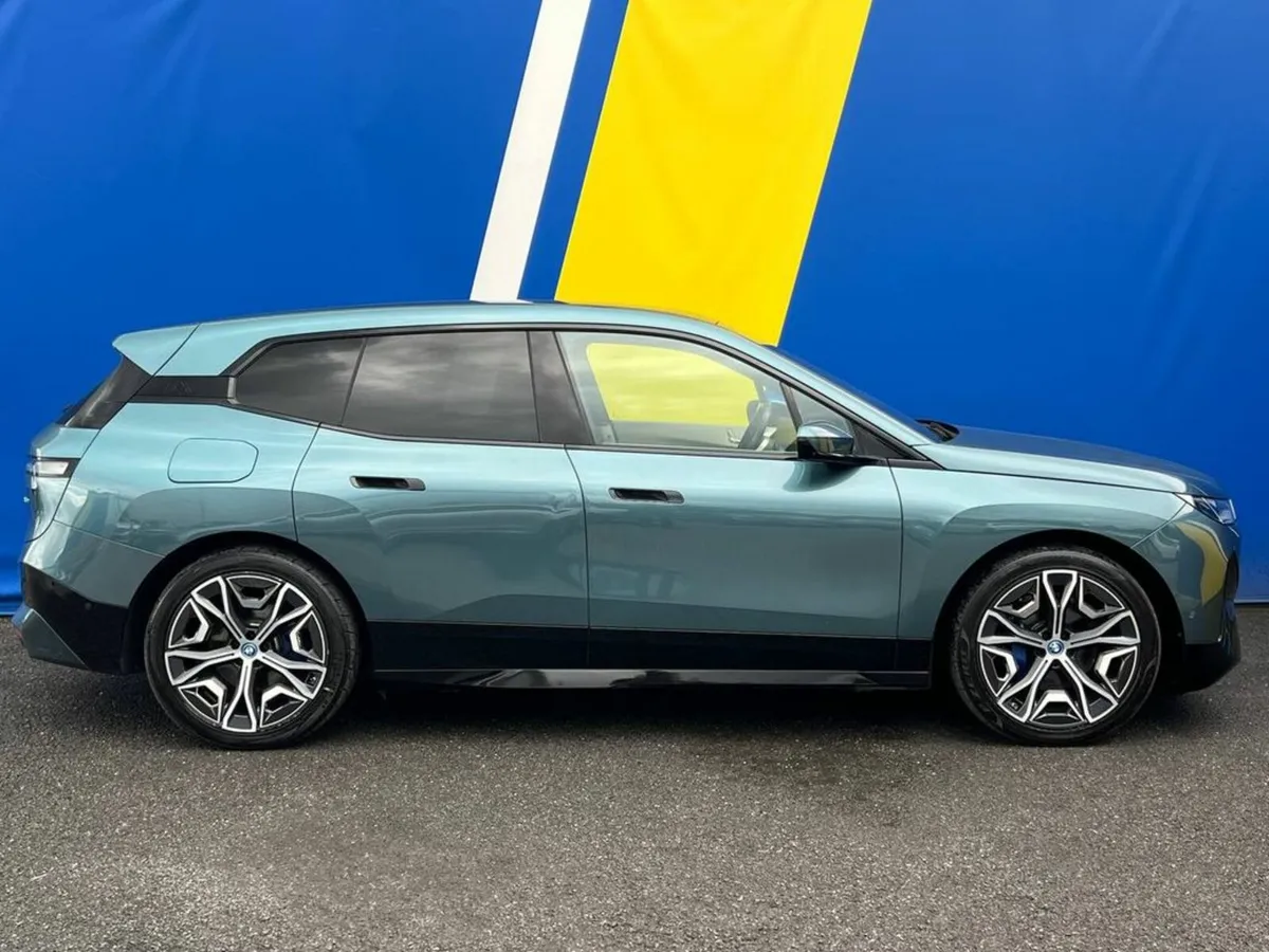 BMW iX M-SPORT XDRIVE40 // PANORAMIC SUNROOF // HA - Image 3
