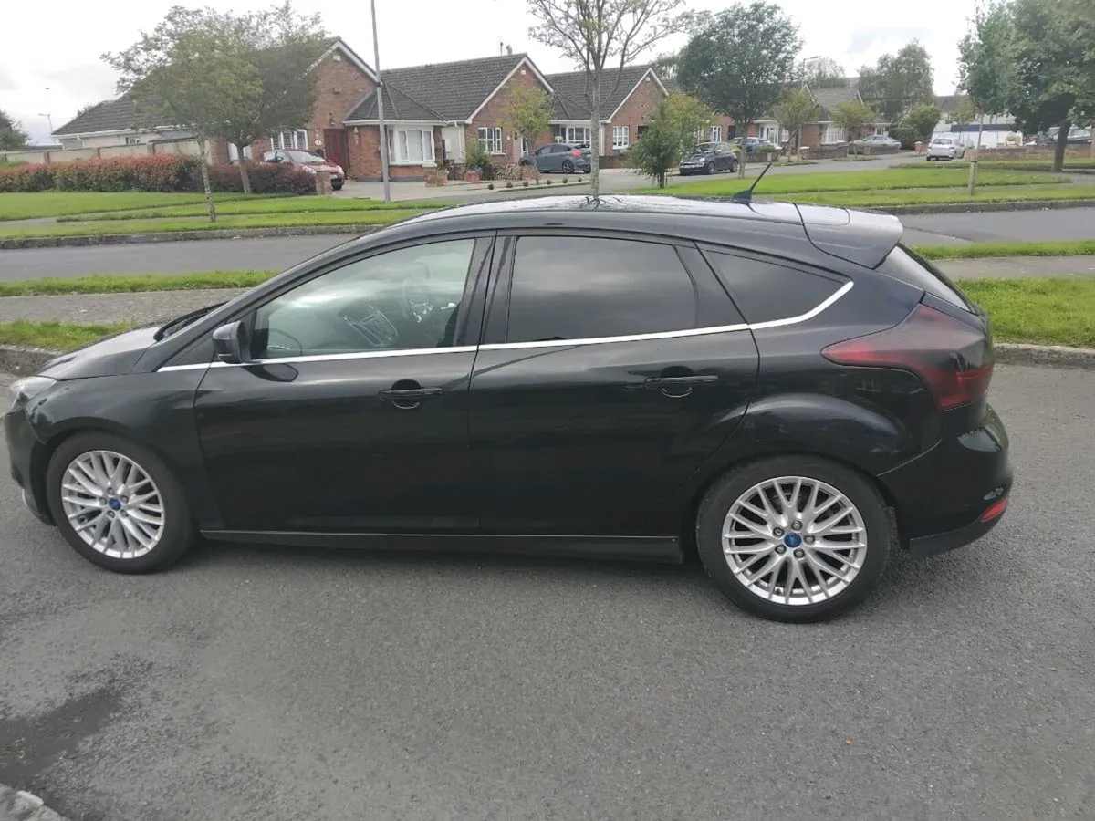 FORD FOCUS 1.6 PETROL LOW ROAD TAX - Image 4