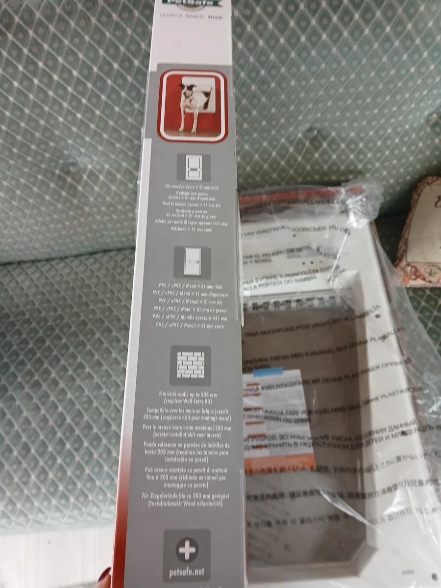 Smart electronic pet door - Image 1