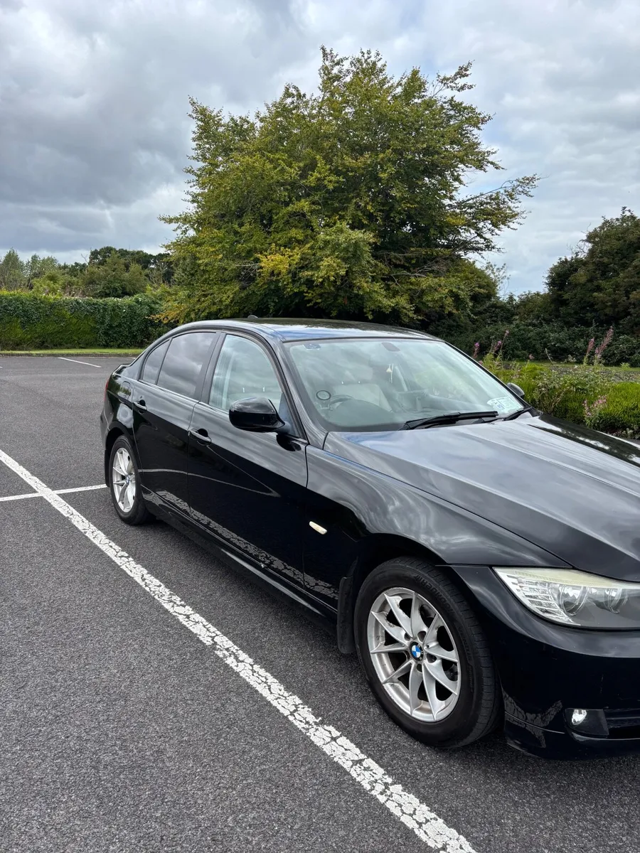 BMW 3-Series 2011 - Image 3