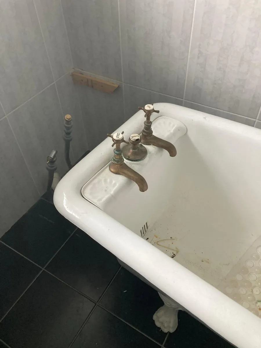 Cast Iron Bath - Image 2