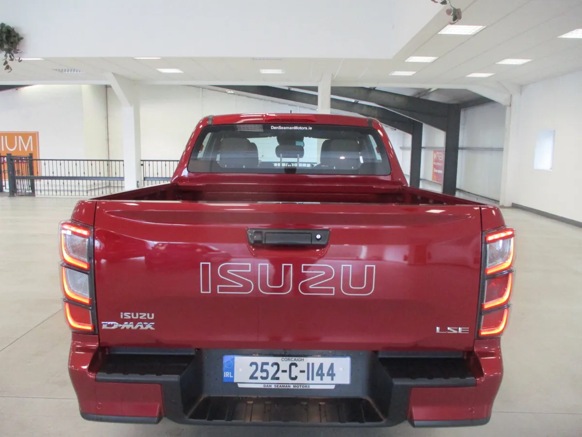 252 DEMO ISUZU D-MAX LSE AUTO VAT RECLAIMABLE - Image 3