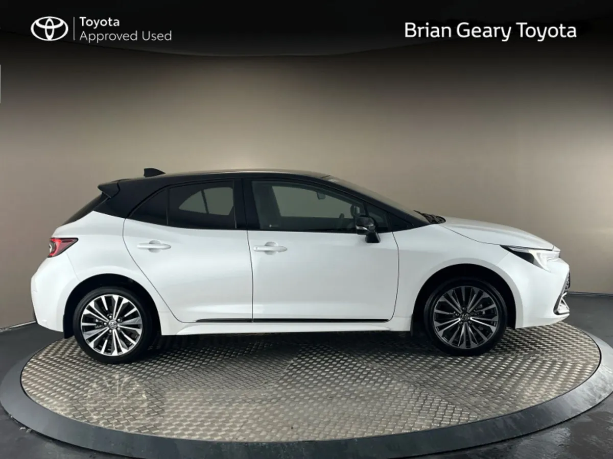 Toyota Corolla HYBRID LUNA SPORT H/B - Image 3