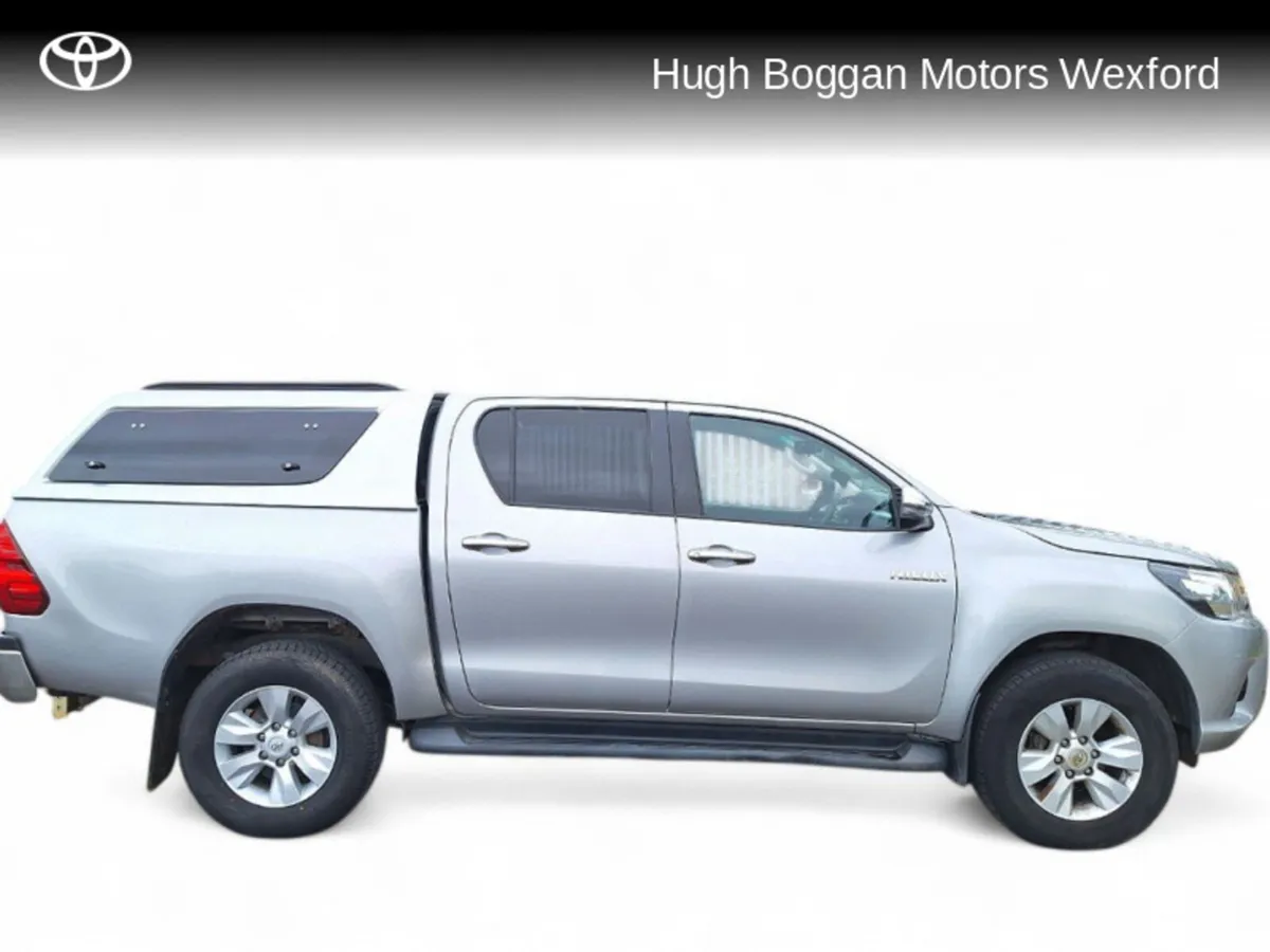 Toyota Hilux DOUBLE CAB SR5  2.4D4D MANUAL!! - Image 3