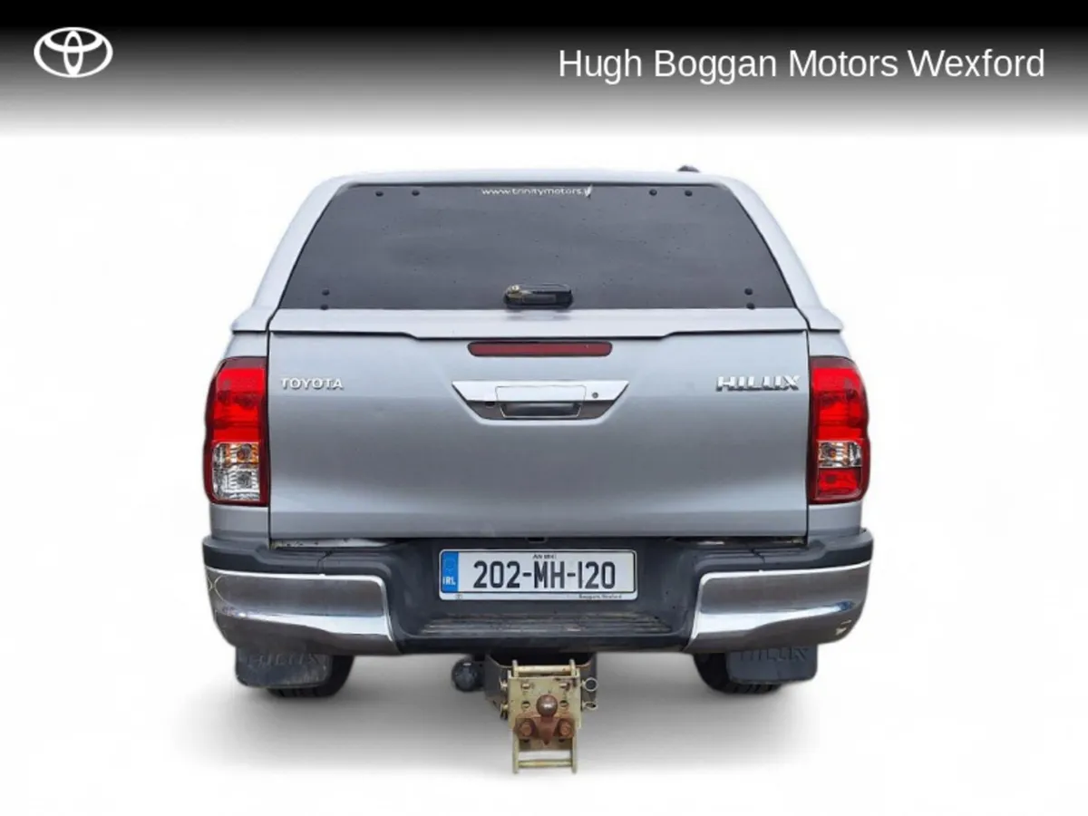Toyota Hilux DOUBLE CAB SR5  2.4D4D MANUAL!! - Image 4