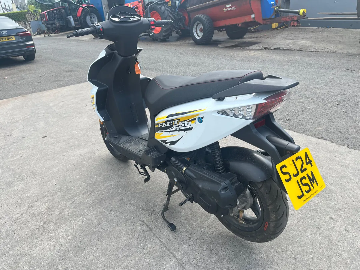Keeway fact 50 moped - Image 4