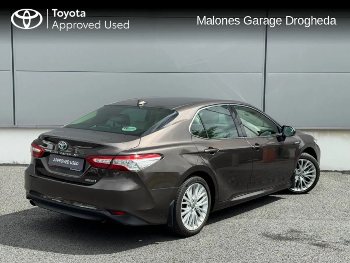 Toyota Camry 2.5 Hybrid Platinum Call Now : 041 98 - Image 2