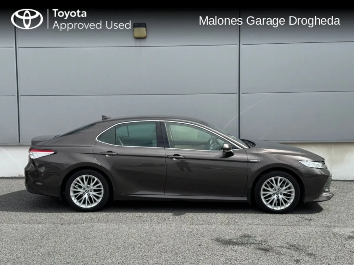 Toyota Camry 2.5 Hybrid Platinum Call Now : 041 98 - Image 3