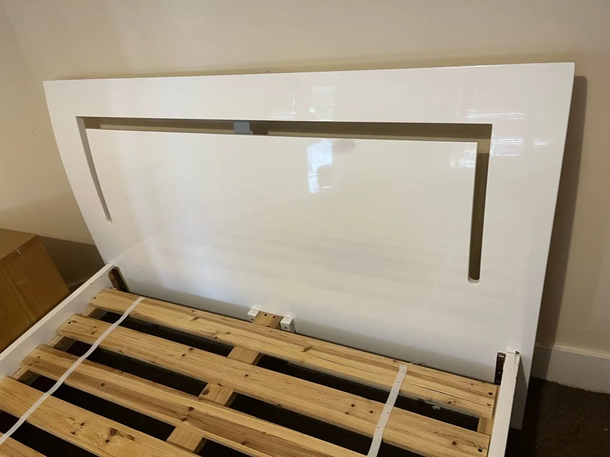 Bed - Image 2