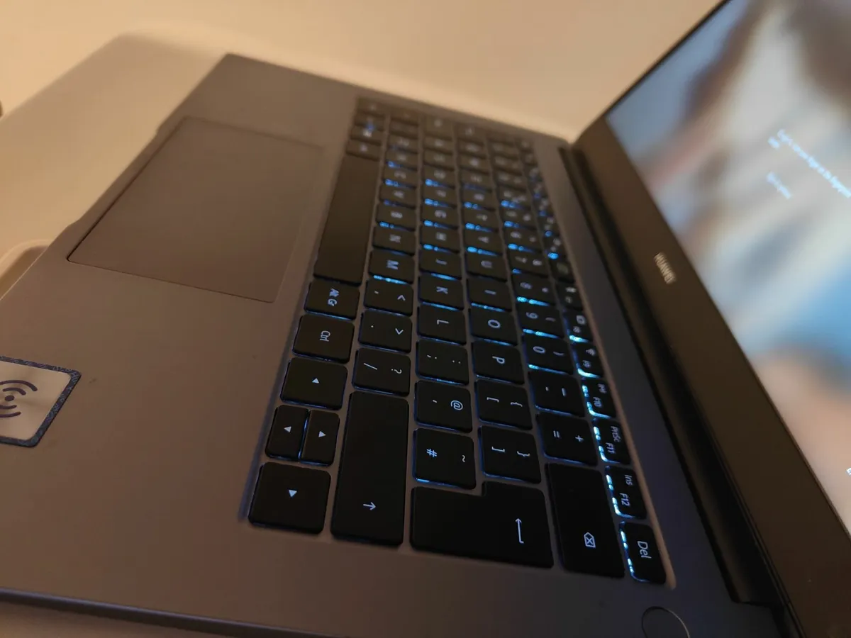 Huawei Mate book D14 - Windows 11- 10/10 Condition - Image 2