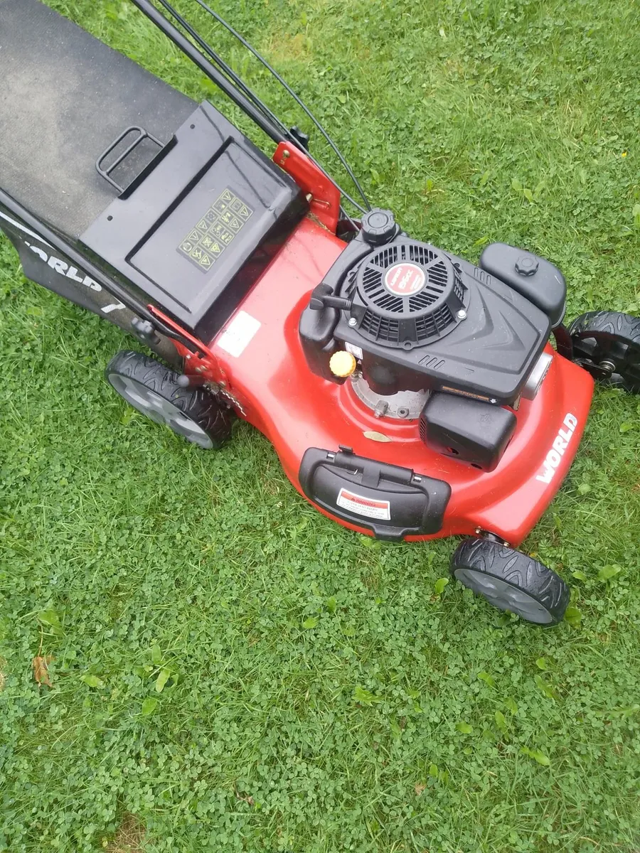 Lawnmower 22 inch - like new - Image 2