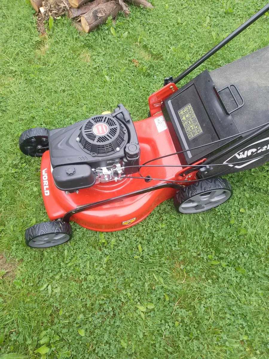 Lawnmower 22 inch - like new - Image 3