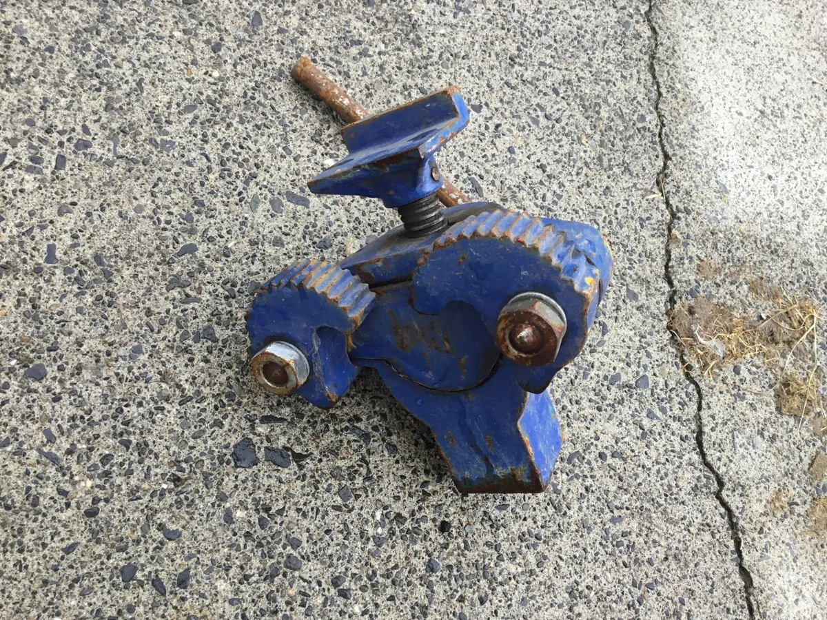 Irwin floor clamps(pair) - Image 3