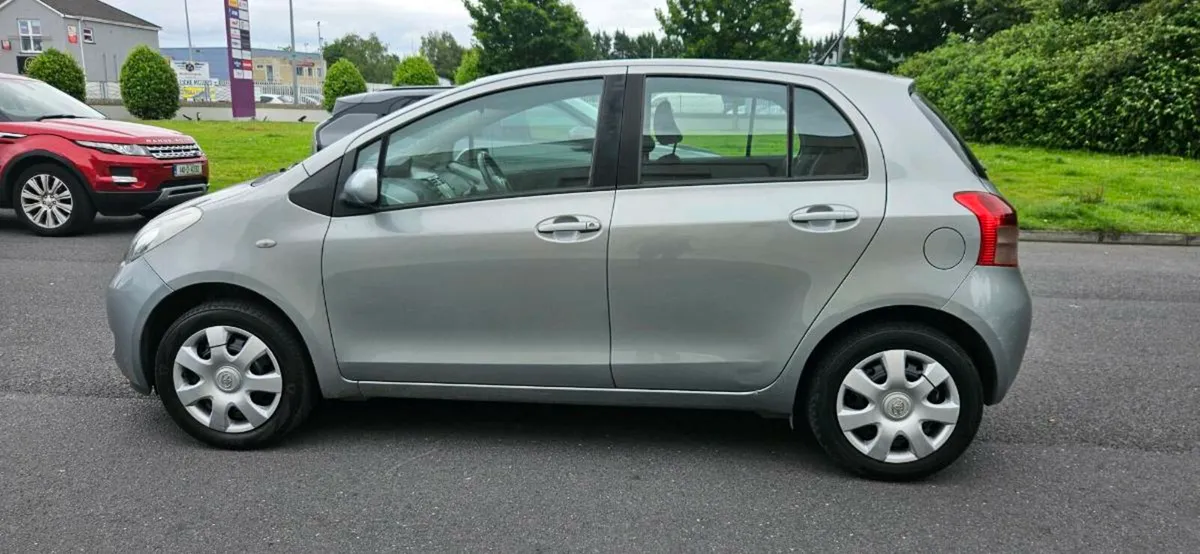 TOYOTA YARIS LOW MILEAGE NEW NCT - Image 4