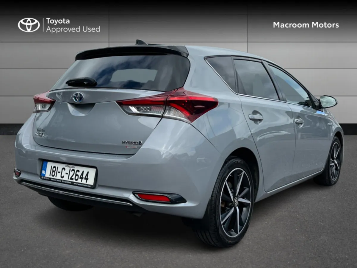 Toyota Auris HYBRID LUNA SPORT 4DR AUTO - Image 2
