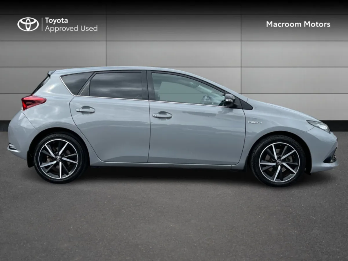 Toyota Auris HYBRID LUNA SPORT 4DR AUTO - Image 3
