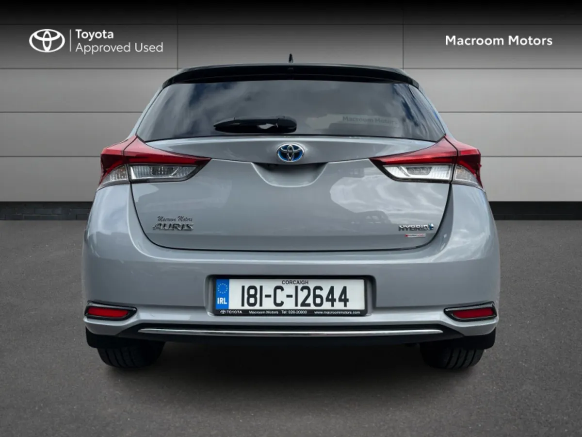 Toyota Auris HYBRID LUNA SPORT 4DR AUTO - Image 4