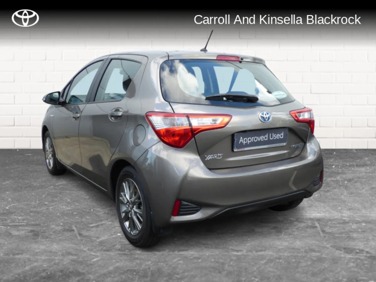 Toyota Yaris Hybrid Luna - Image 2