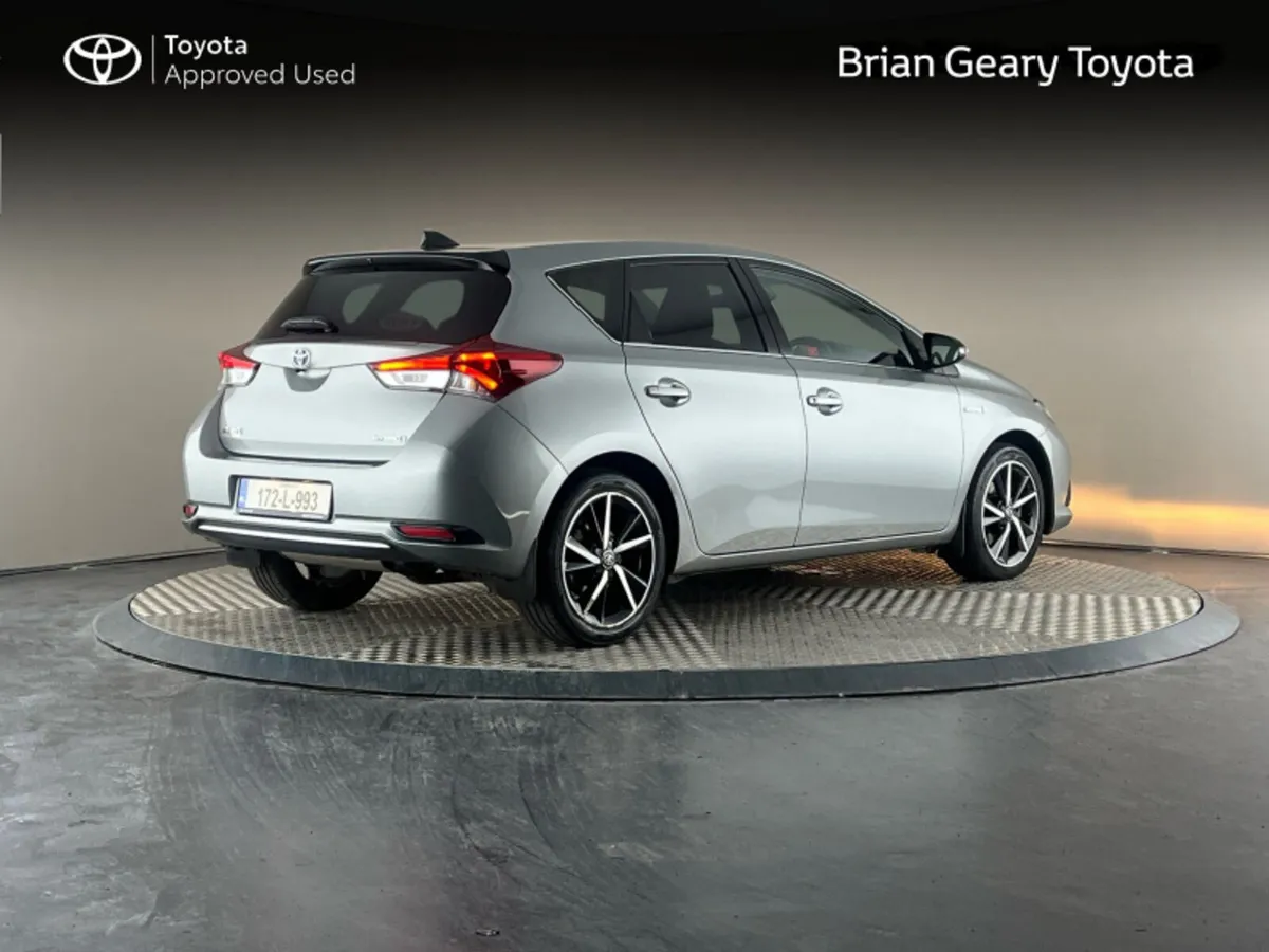Toyota Auris HYBRID LUNA SPORT - Image 2
