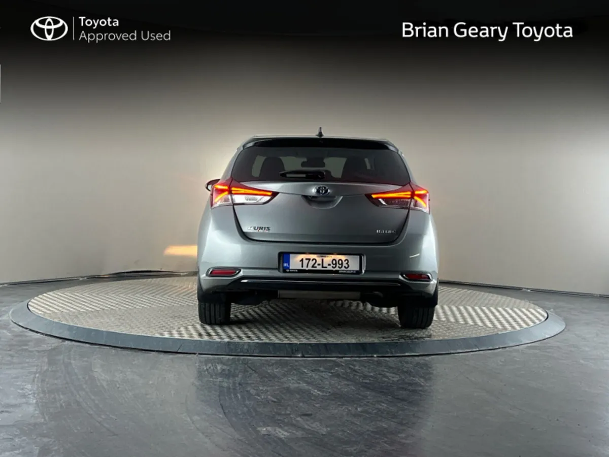 Toyota Auris HYBRID LUNA SPORT - Image 4