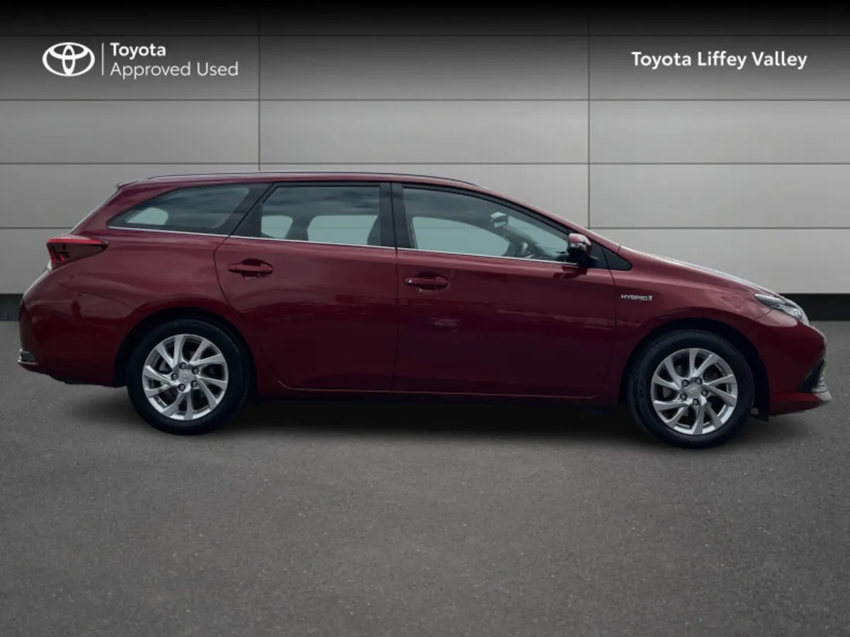 Toyota Auris HYBRID LUNA TOURING SPORTS - Image 3