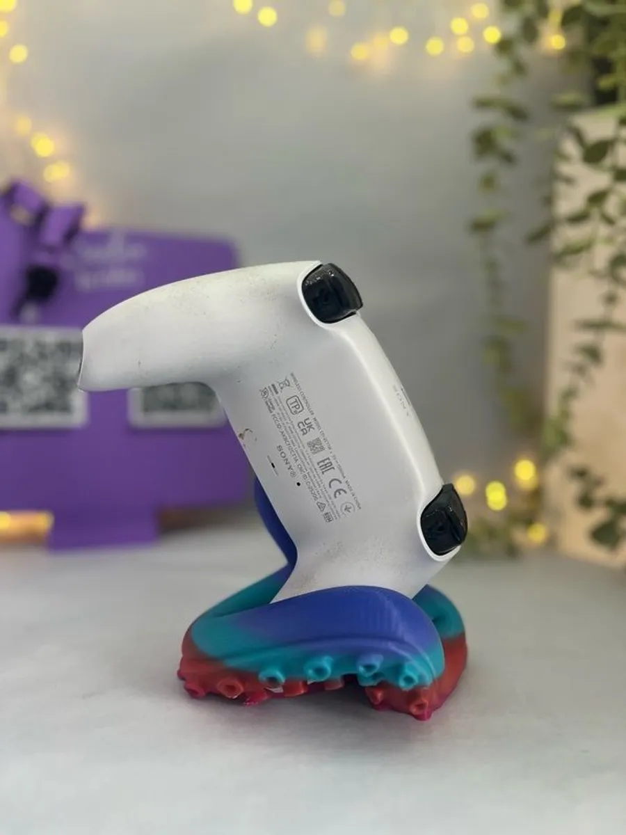 PS5 controller tentacle stand - Image 3