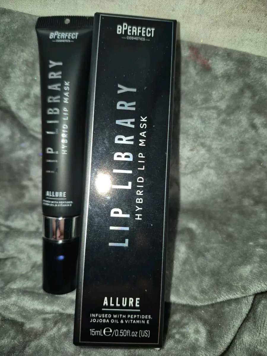Makeup - Image 3