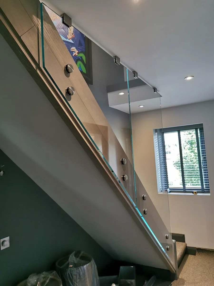 Glass balustrade - Image 2