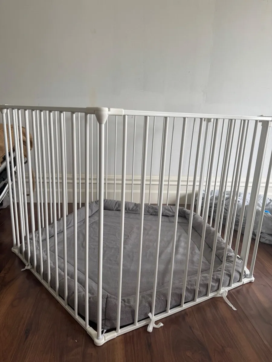 Baby playpen - Image 2