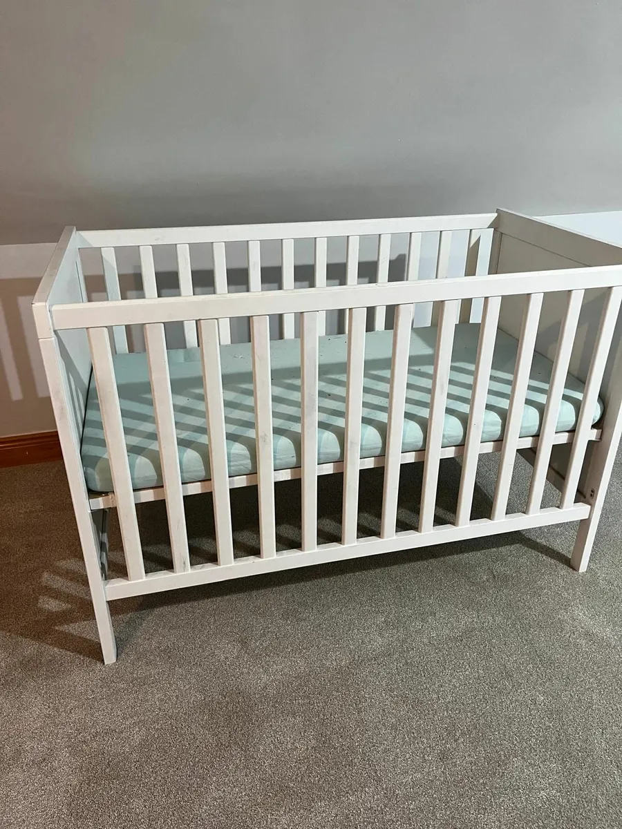 ***Baby Cot & Baby Car Seat**** - Image 1