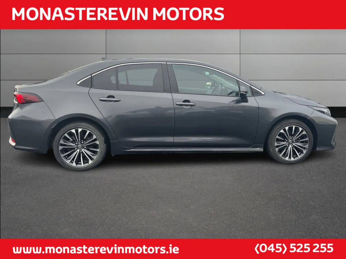 Toyota Corolla LUNA SPORT SALOON 4DR - SAT NAV / H - Image 4