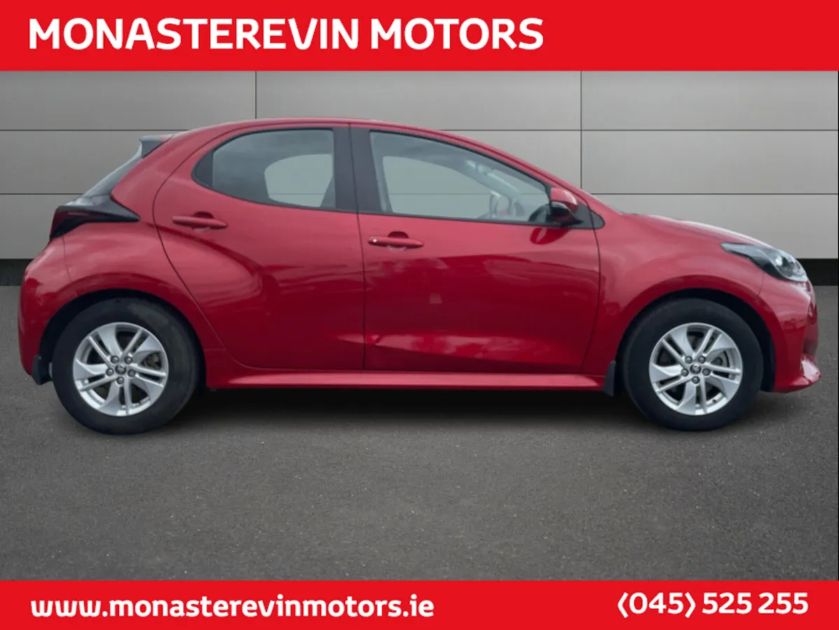 Toyota Yaris HYBRID LUNA 4DR AUTO - FULL SERVICE H - Image 4