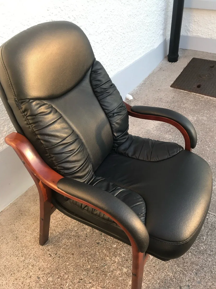 Beautiful casual chair - Image 1