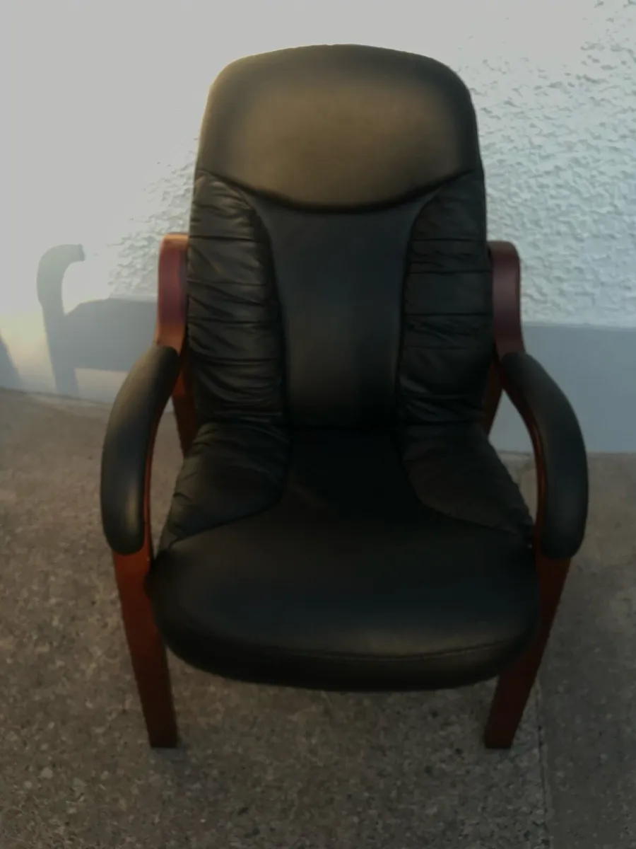 Beautiful casual chair - Image 2