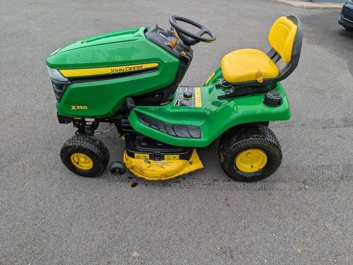 John Deere X350 Ride on Lawnmower - Image 2