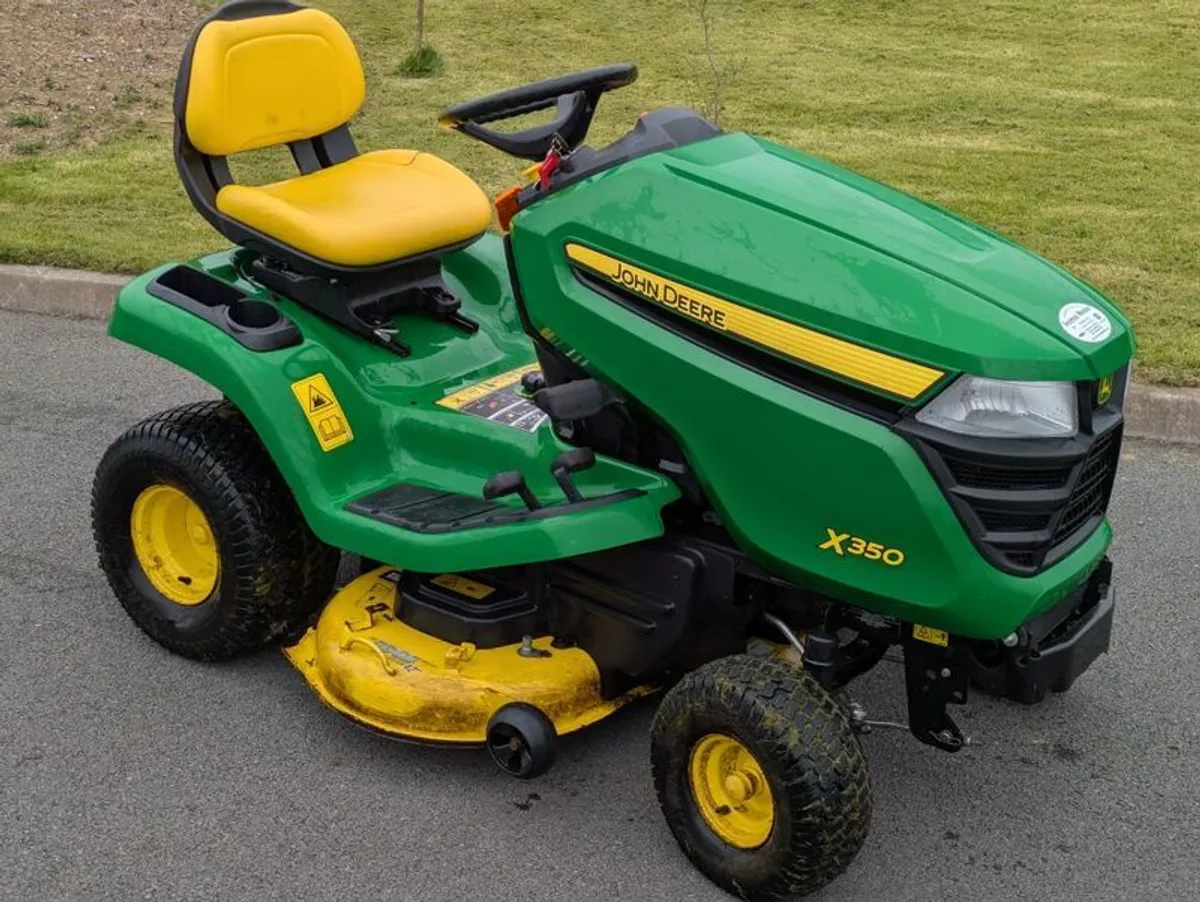 John Deere X350 Ride on Lawnmower - Image 4