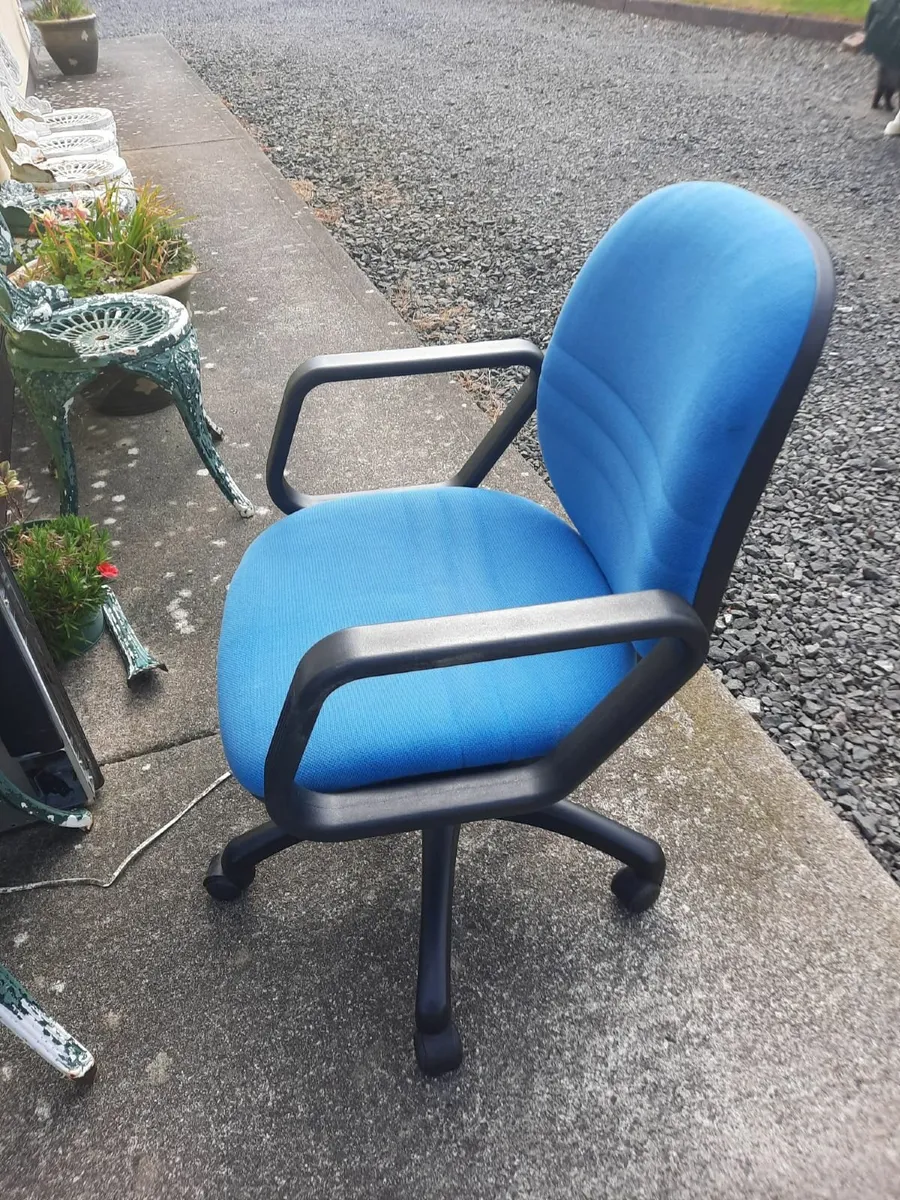 Office chair - Image 1