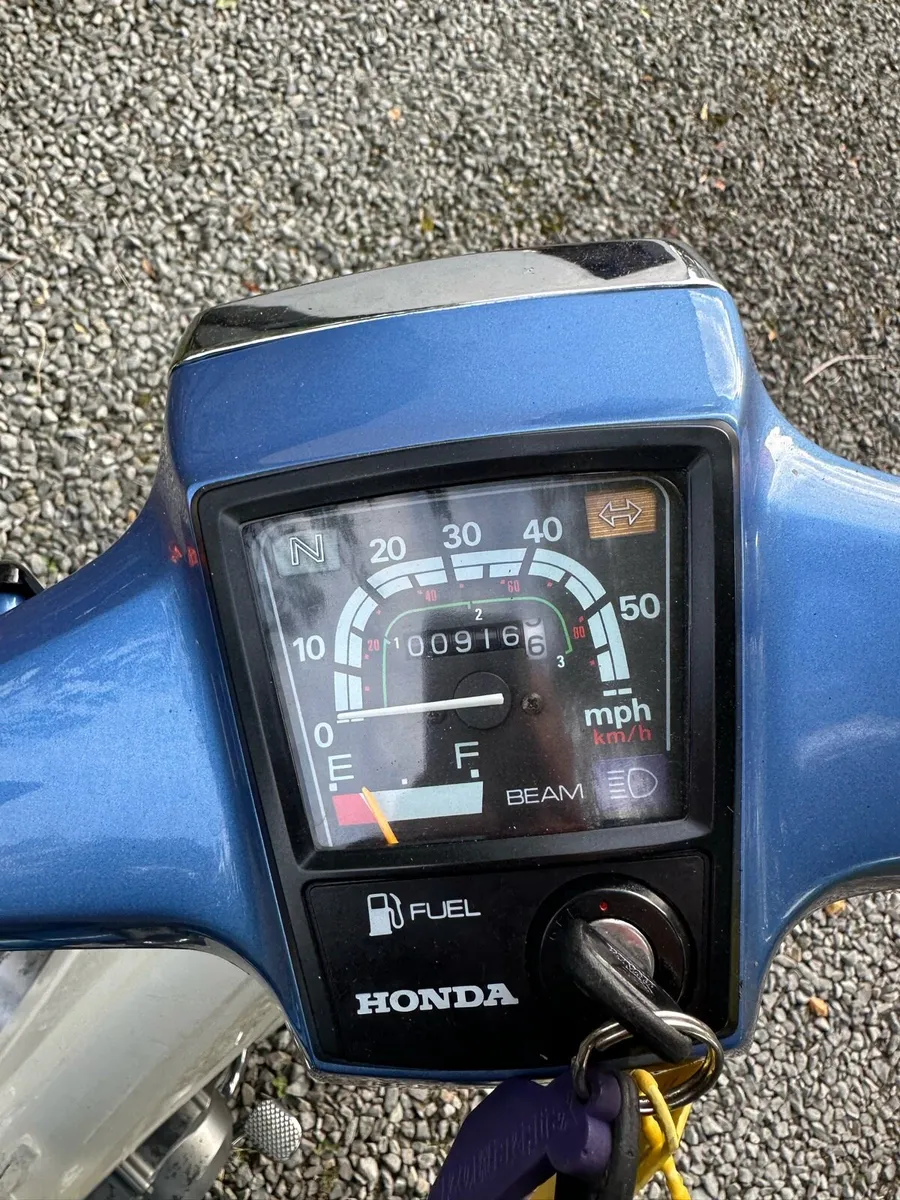 2000 Honda C90 Cub - Image 2