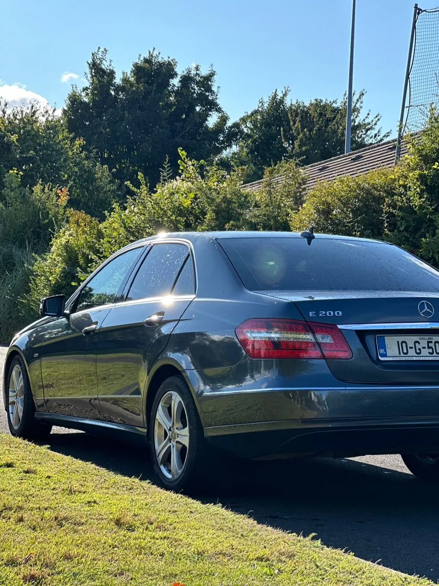 Mercedes-Benz E-Class 2010 - Image 1