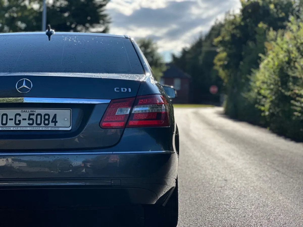 Mercedes-Benz E-Class 2010 - Image 2