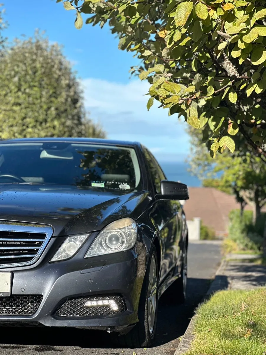 Mercedes-Benz E-Class 2010 - Image 3