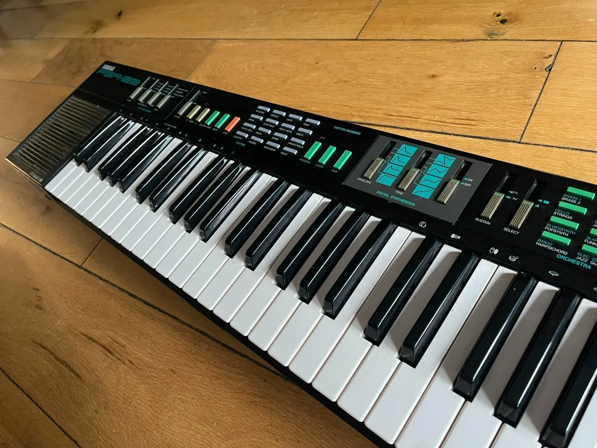 Yamaha PSR-22 electric keyboard - Image 3