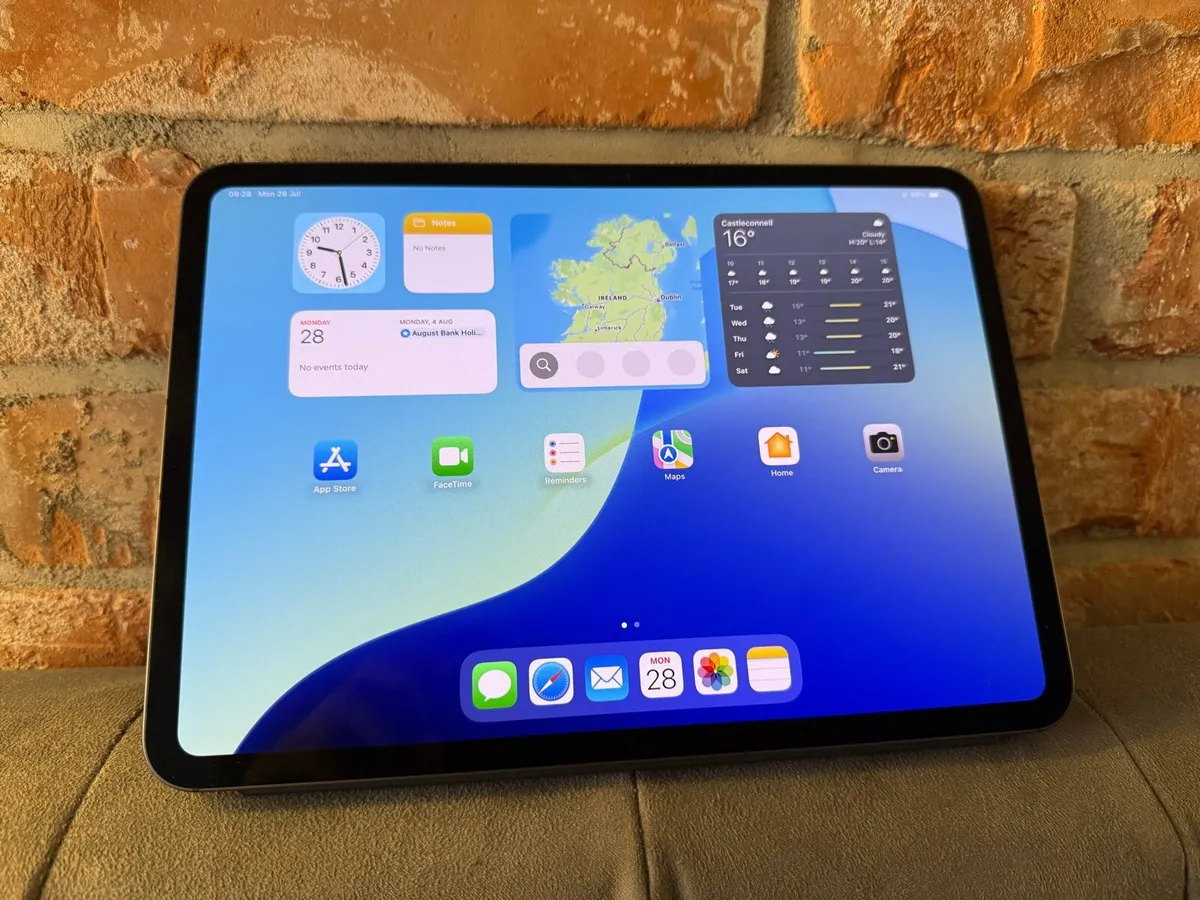 iPad Pro 11 Inch ( WiFi & Cellular ) - Image 2