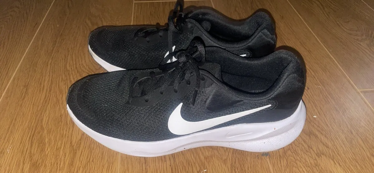 Nike Mens running shoes size 11 UK - Image 3
