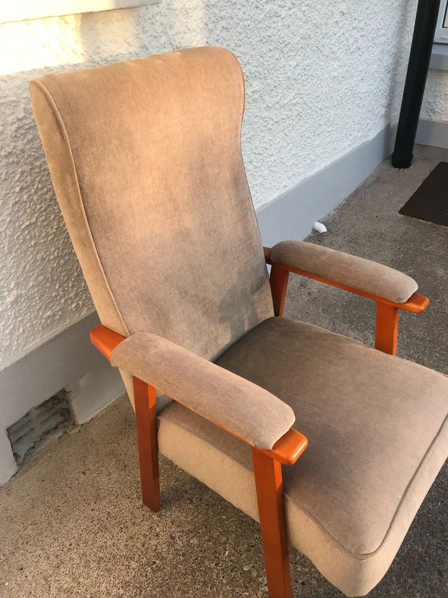 Casual chair - Image 1