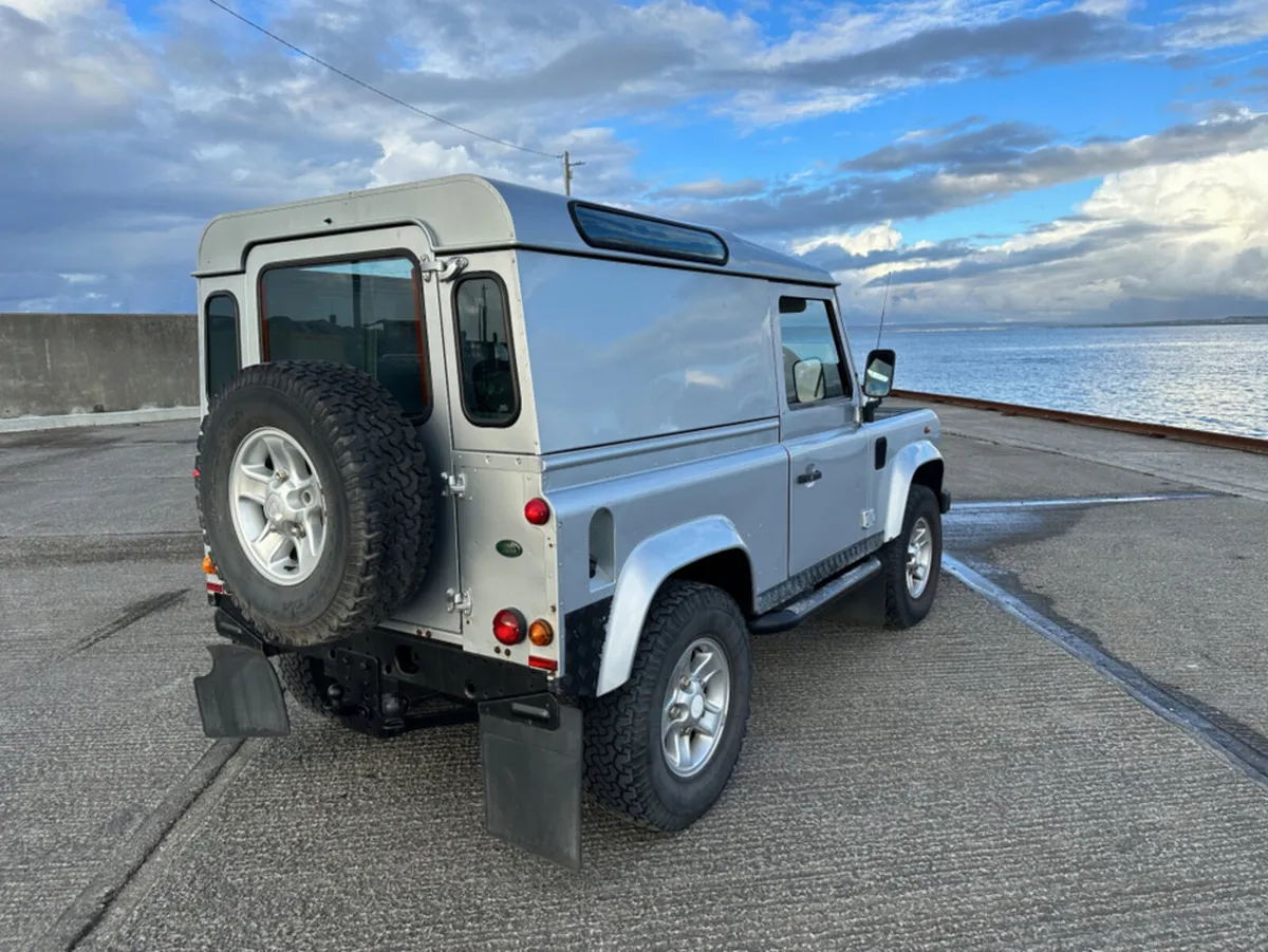 Land Rover Defender 90 COUNTY HT SWB - Image 4